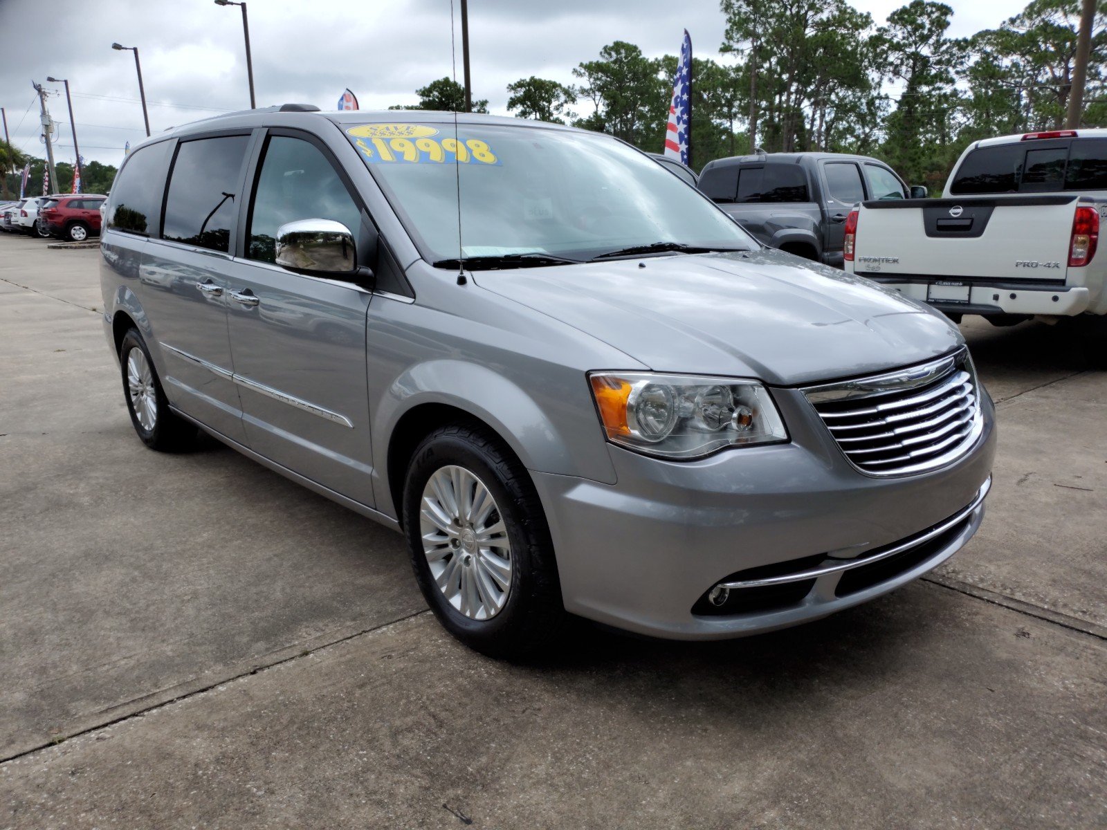 PreOwned 2016 Chrysler Town & Country Limited Minivan