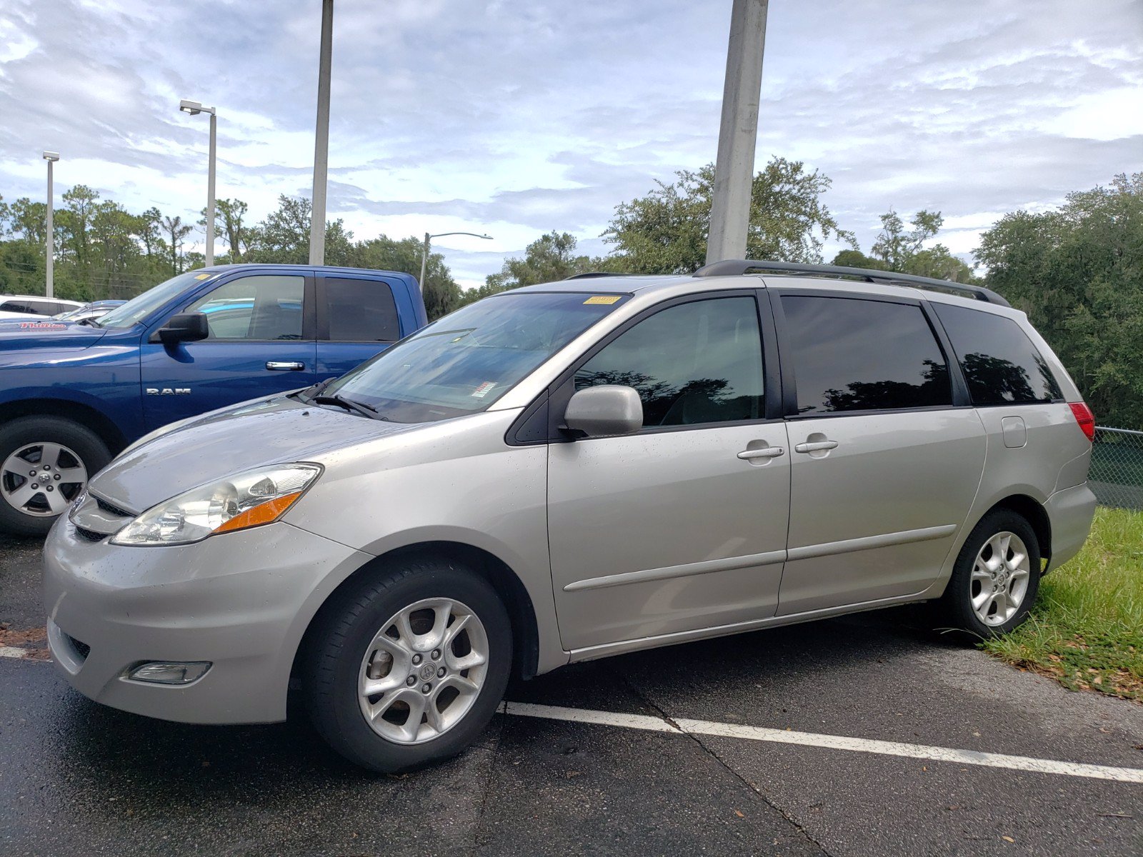 Pre-owned 2006 Toyota Sienna Xle Passenger Van In Titusville #p926906a 